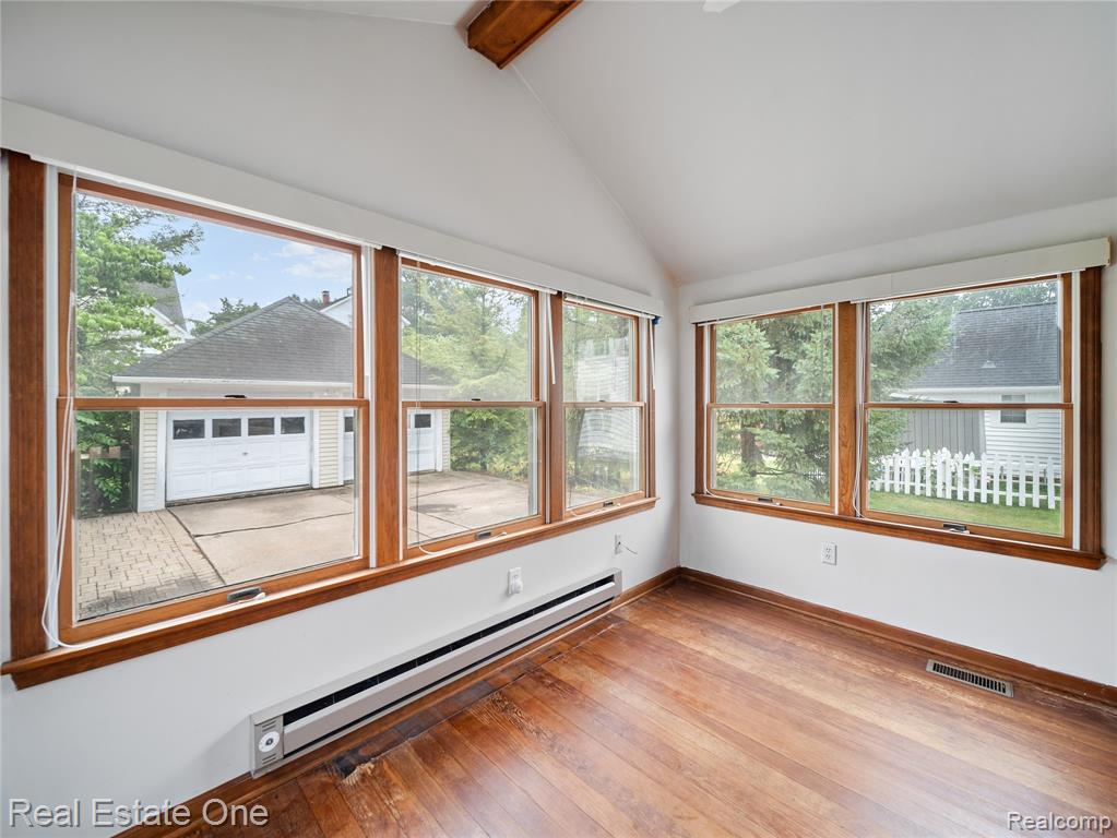 609 N Michigan Avenue, Howell, MI 48843 — Photo 11