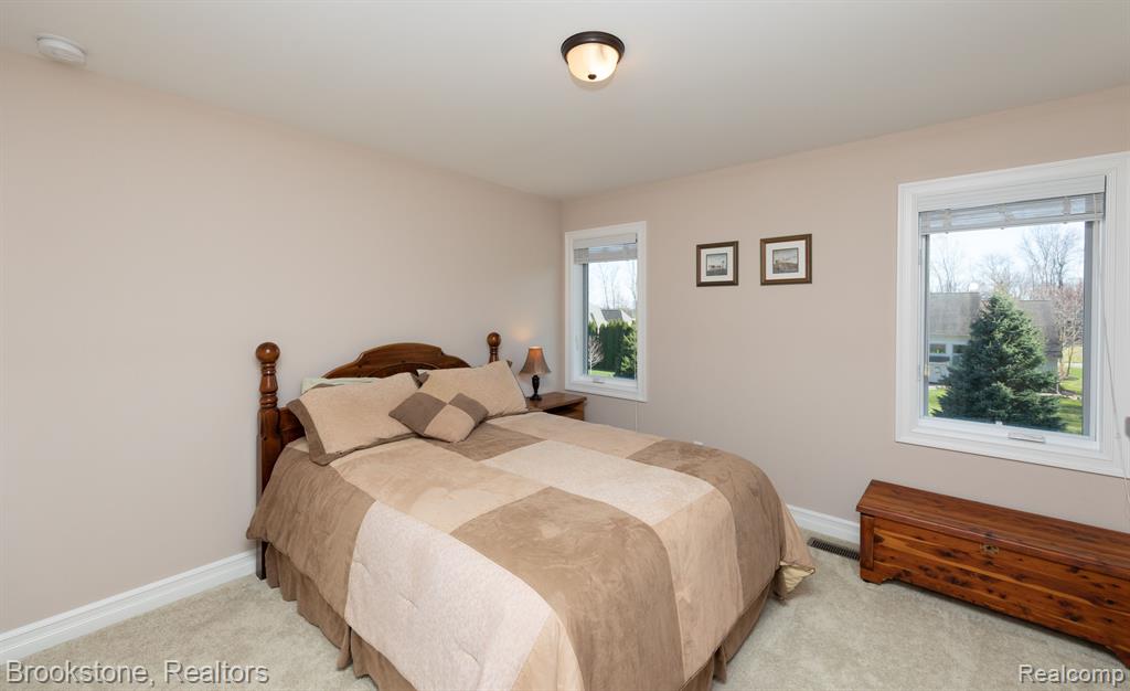897 MOLDOVIA Drive, White Lake, MI — Photo 32