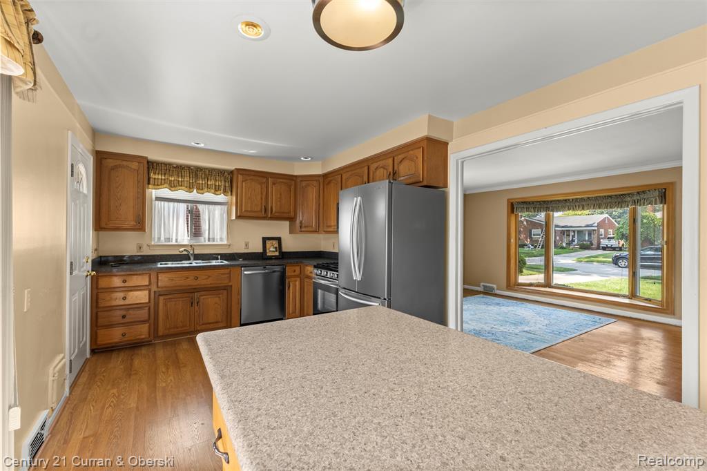6106 N Charlesworth Street, Dearborn Heights, MI 48127 — Photo 8