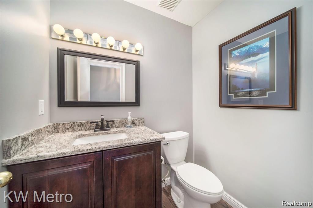 6886 Vail Court, Clarkston, MI 48348 — Photo 16