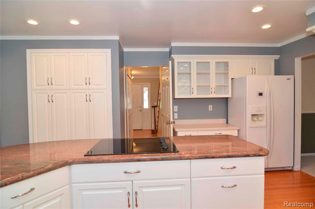 8152 Fairfield Circle, Springfield, MI — Photo 6
