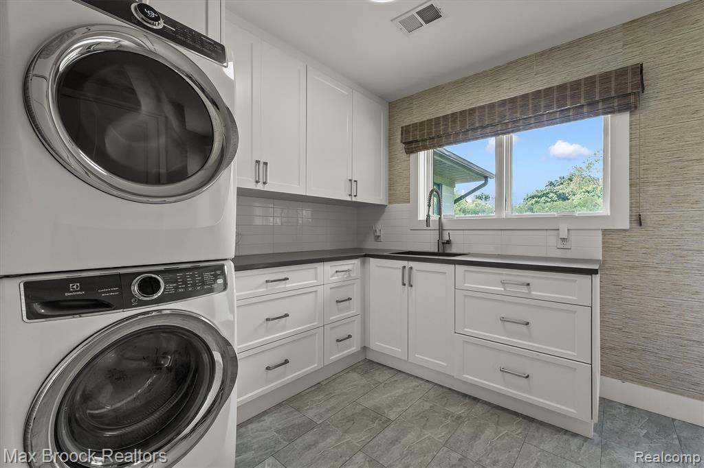 7400 Parkstone Lane, Bloomfield Hills, MI 48301 — Photo 52