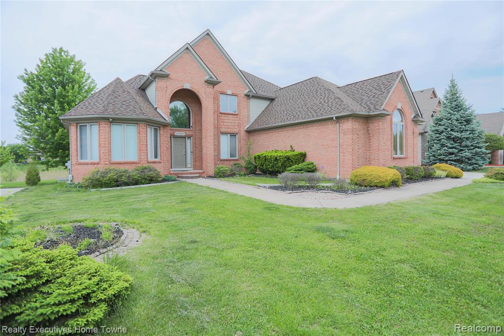 47909 Milonas Drive, Utica, MI 48315 — Photo 2