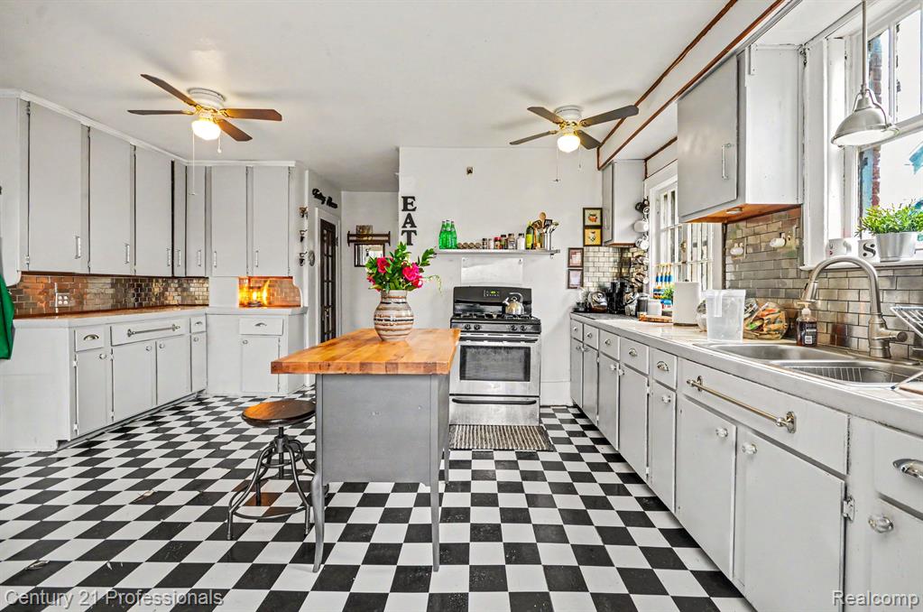 33 Moss Street, Highland Park, MI 48203 — Photo 26