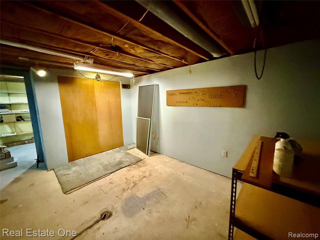 42075 GLORIA Drive, Canton, MI 48187 — Photo 41