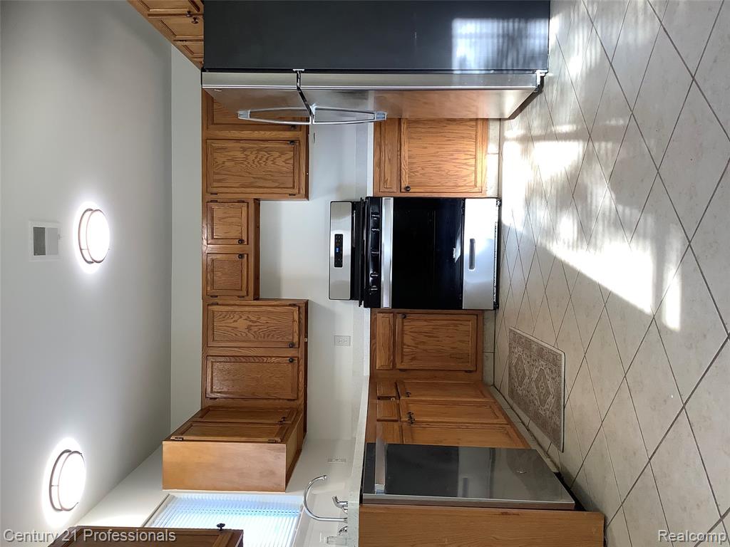 8468 Beatrice, Westland, MI — Photo 13