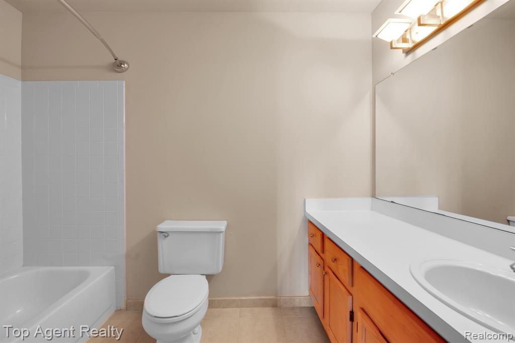 44643 CONNECTICUT Court, Clinton Twp, MI 48038 — Photo 15