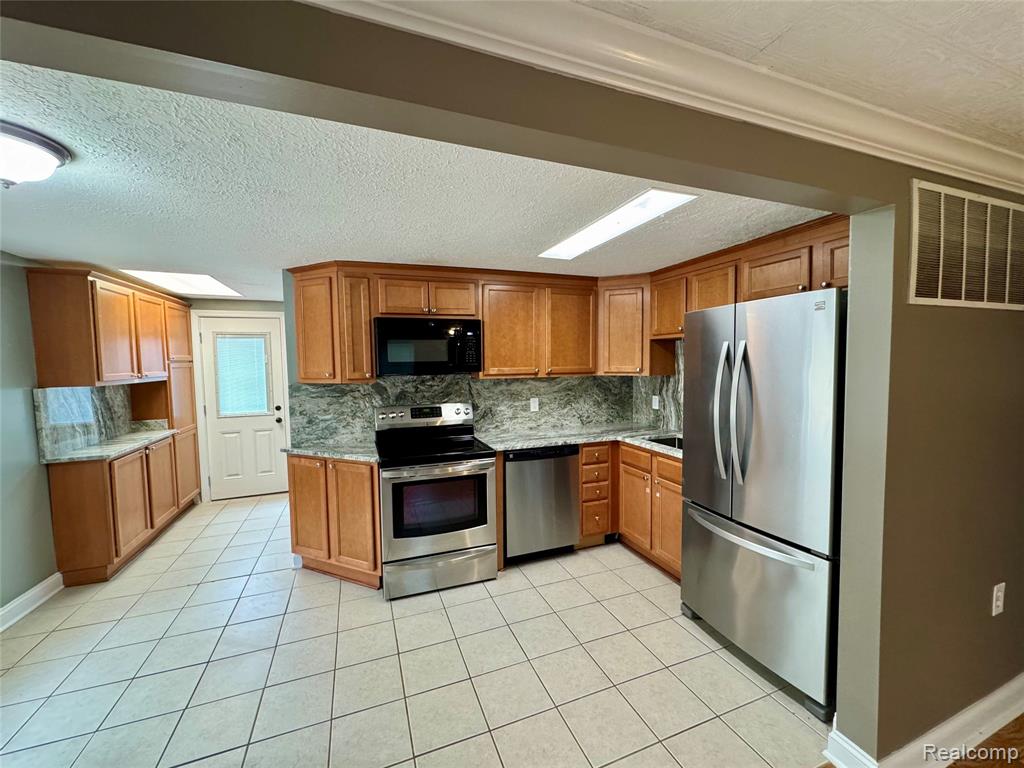 4448 Pleasant Valley Road, Brighton, MI 48114 — Photo 10