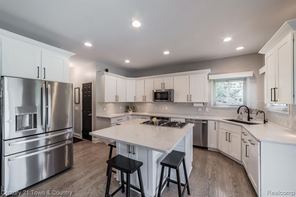 914 SHREWSBURY Drive, Clarkston, MI 48348 — Photo 14