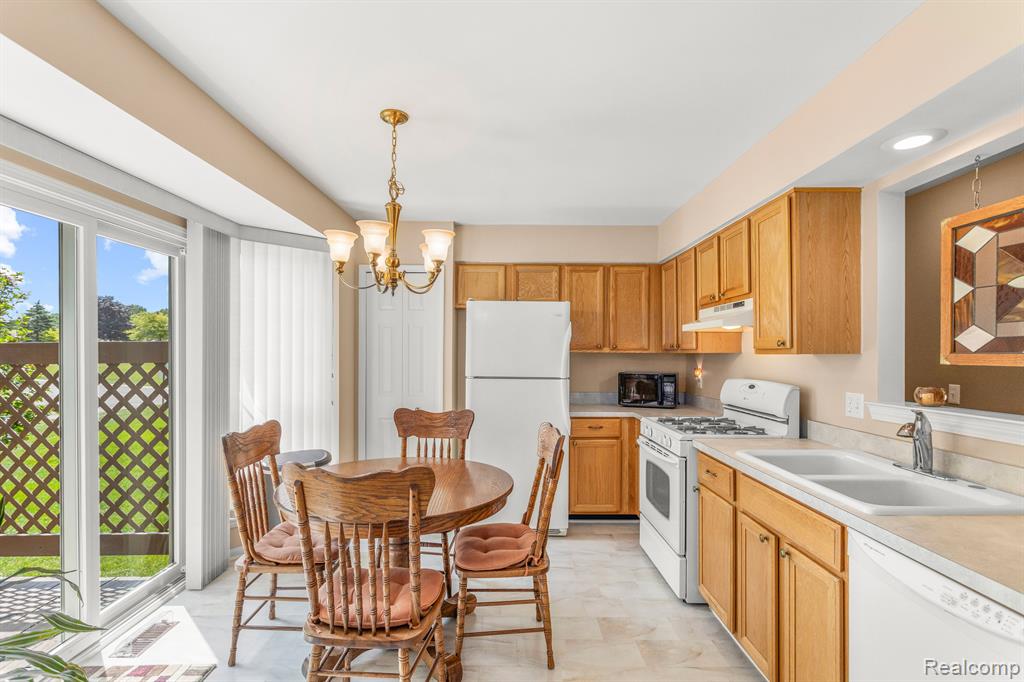 1661 BENNINGTON, Canton, MI 48188 — Photo 6