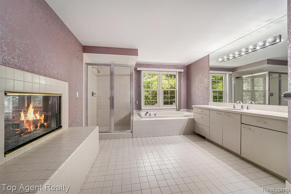 7369 Danbury Drive, West Bloomfield, MI — Photo 21