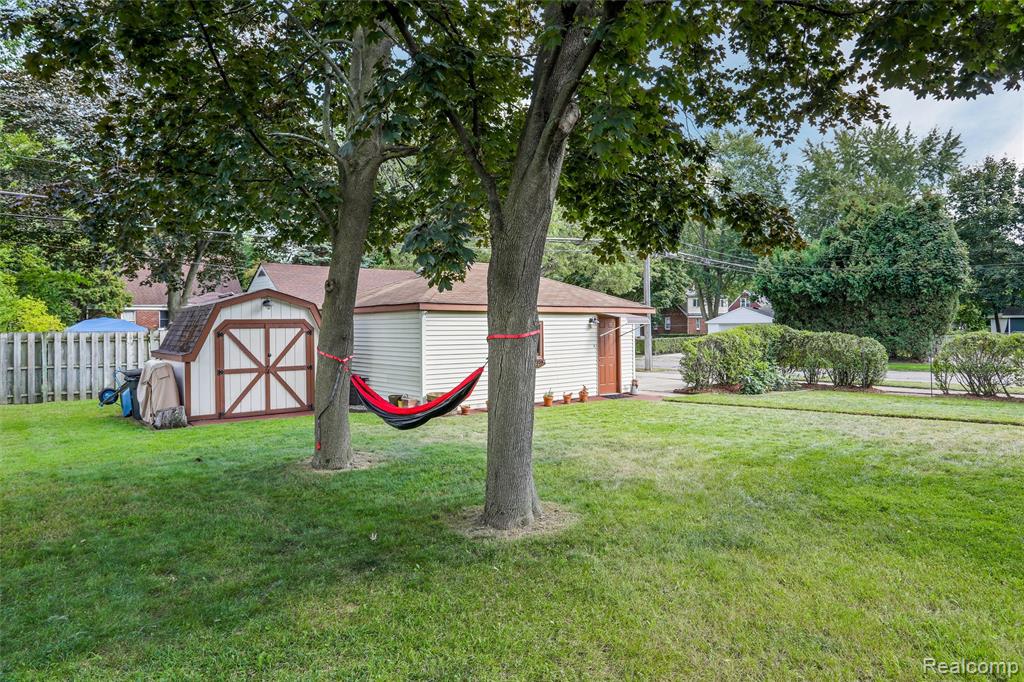 9912 Deering Street, Livonia, MI 48150 — Photo 34
