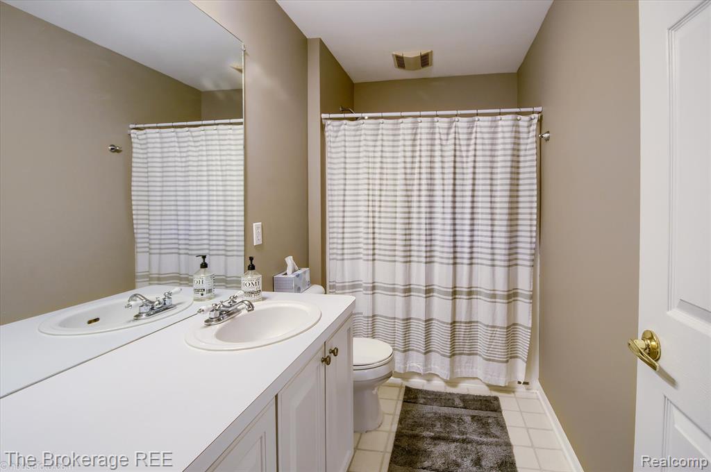 4449 Brighton Drive, Grand Blanc, MI 48439 — Photo 50