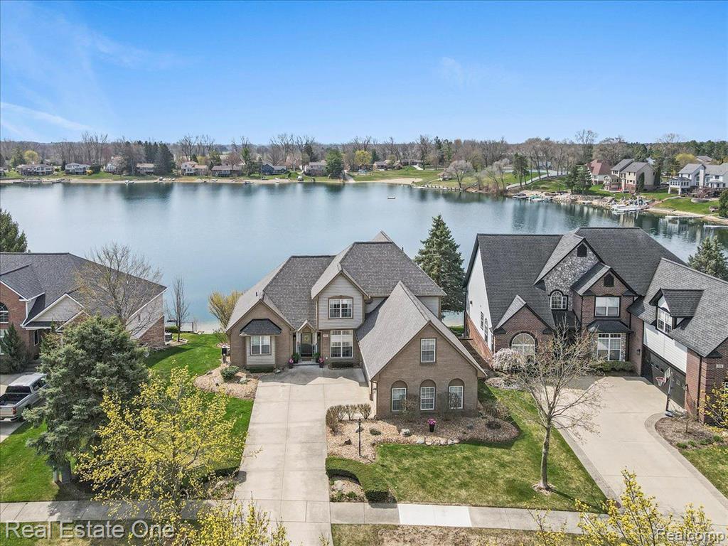 566 BAY POINTE Drive, Oxford, MI 48371 — Photo 5