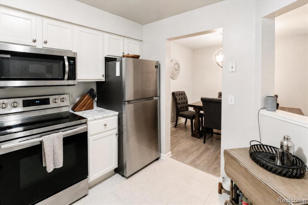 61025 Greenwood Drive, South Lyon, MI 48178 — Photo 15