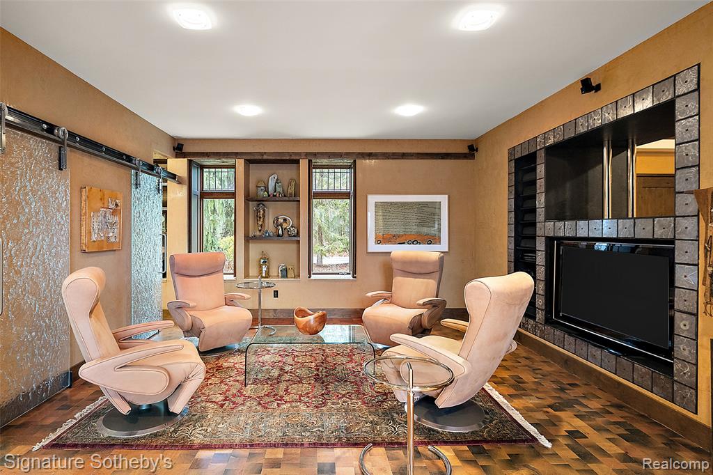 7357 LINDENMERE Drive, Bloomfield Hills, MI 48301 — Photo 10