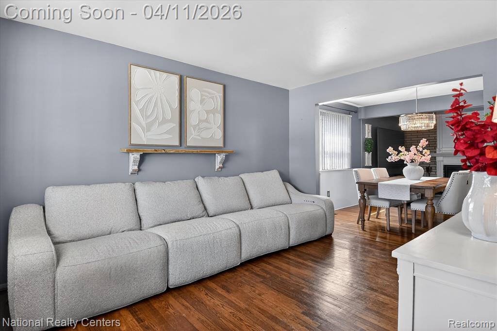594 Worchester Street, Westland, MI 48186 — Photo 7