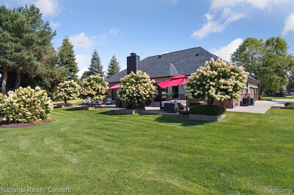 730 Berwick Court, Highland, MI — Photo 8