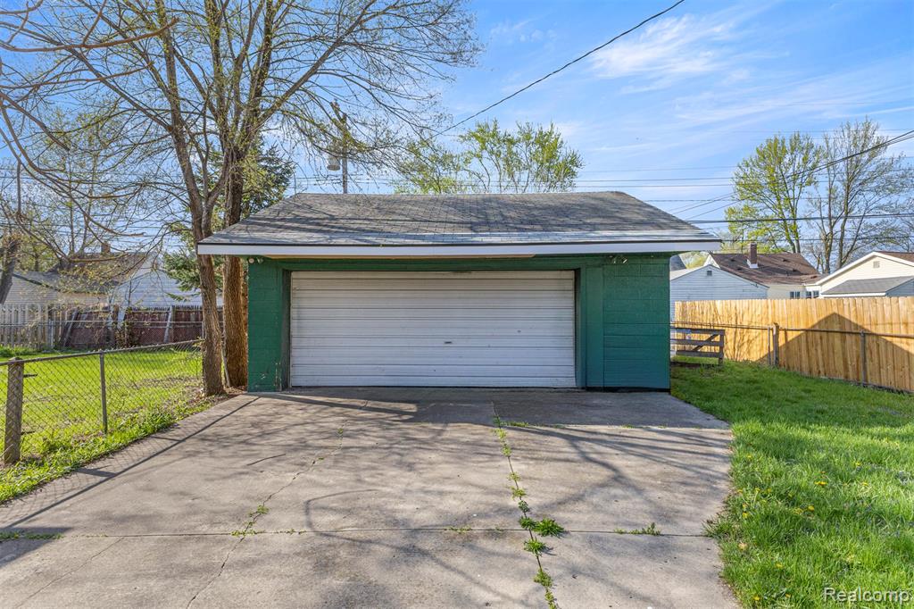 26045 Eton Avenue, Dearborn Heights, MI 48125 — Photo 27