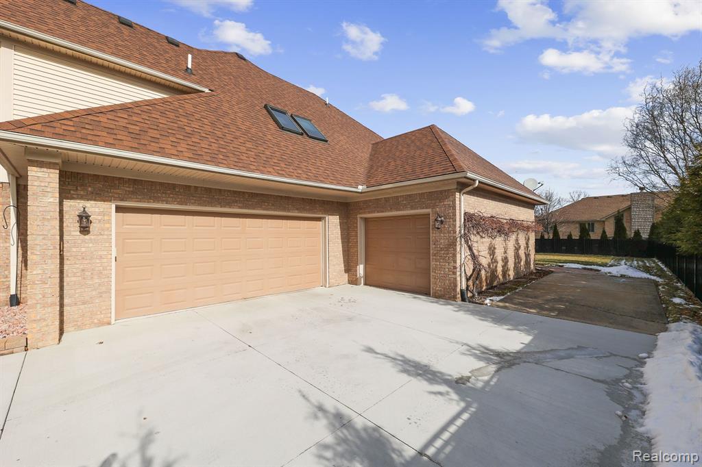 48548 Fairmont Drive, Macomb, MI 48044 — Photo 4