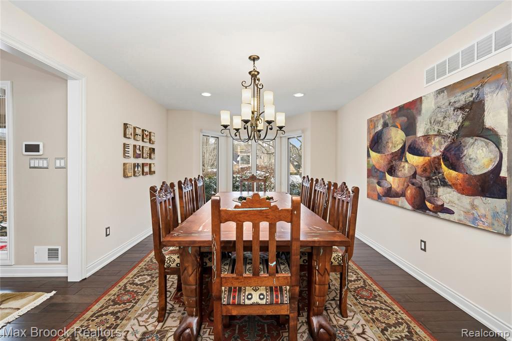 5867 BRAVO COURT, Orchard Lake Village, MI 48324 — Photo 11