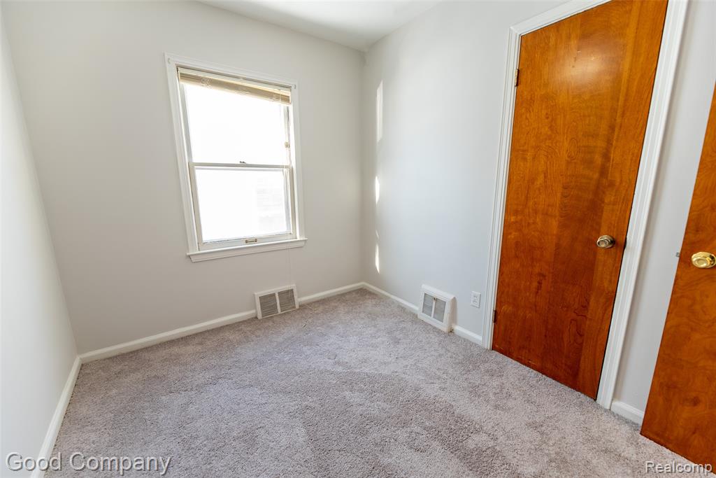 18953 Woodcrest Street, Harper Woods, MI 48225 — Photo 39