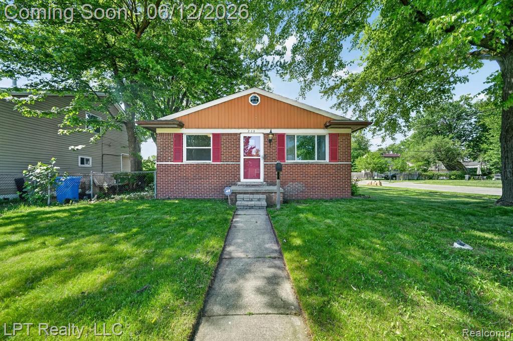 806 E Barrett Avenue, Madison Heights, MI 48071 — Photo 3