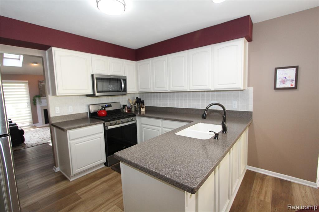 43103 W Kirkwood Drive, Clinton Twp, MI 48038 — Photo 8