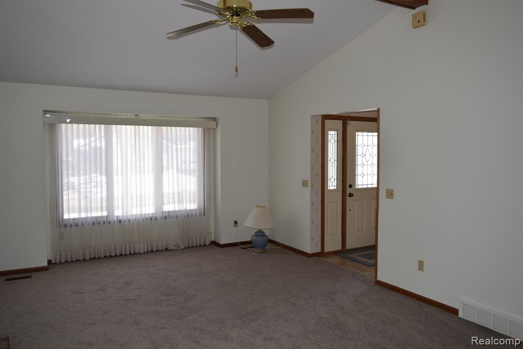 5599 Hickory Circle, Flushing, MI 48433 — Photo 8