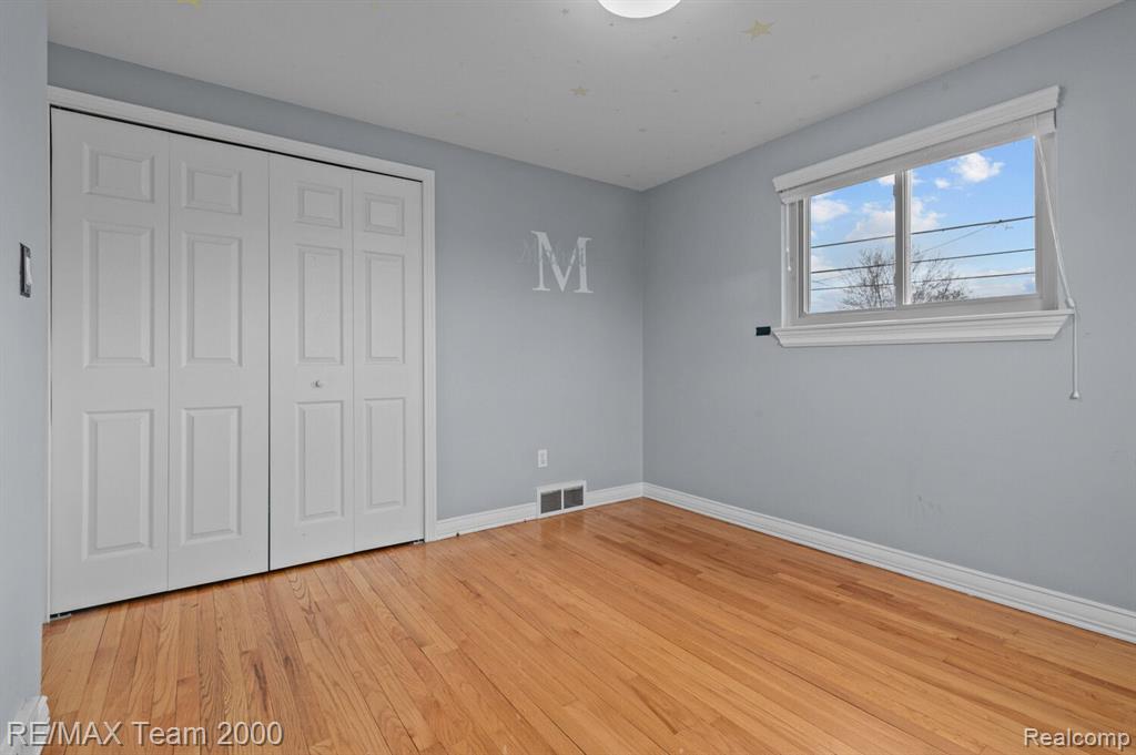 6751 N CHARLESWORTH Street, Dearborn Heights, MI 48127 — Photo 21
