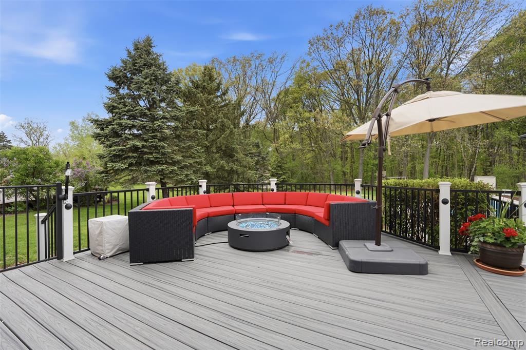 8876 Wintercove Drive, Commerce Twp, MI 48382 — Photo 3