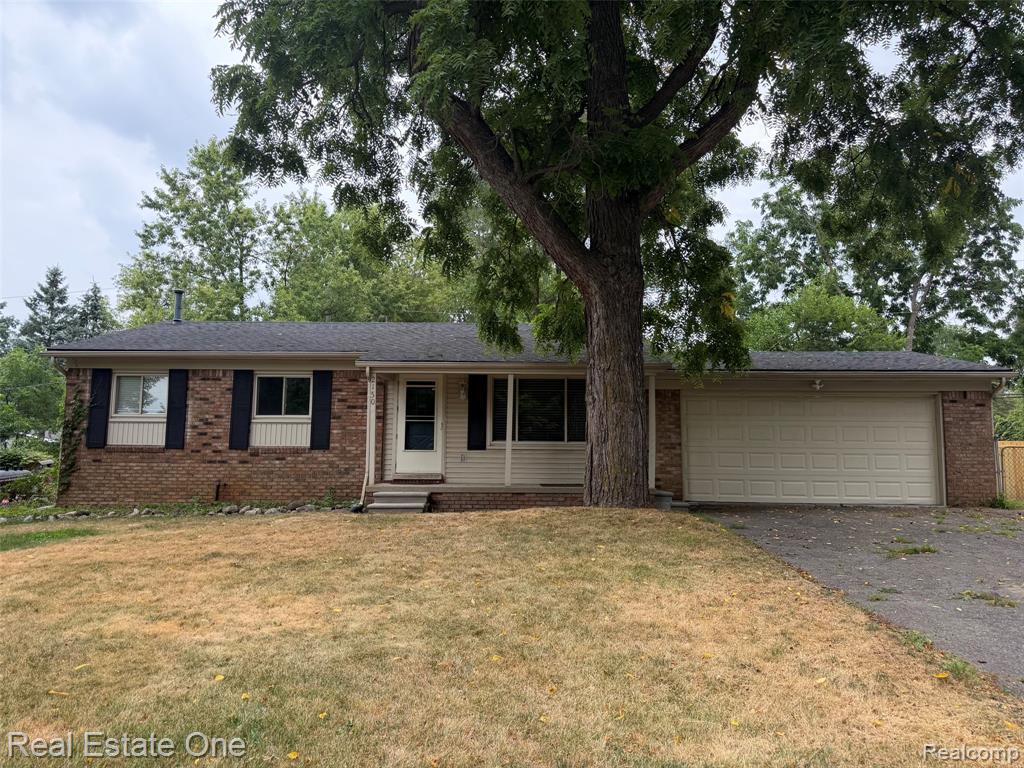 2150 Benstein Road, Wolverine Lake, MI 48390
