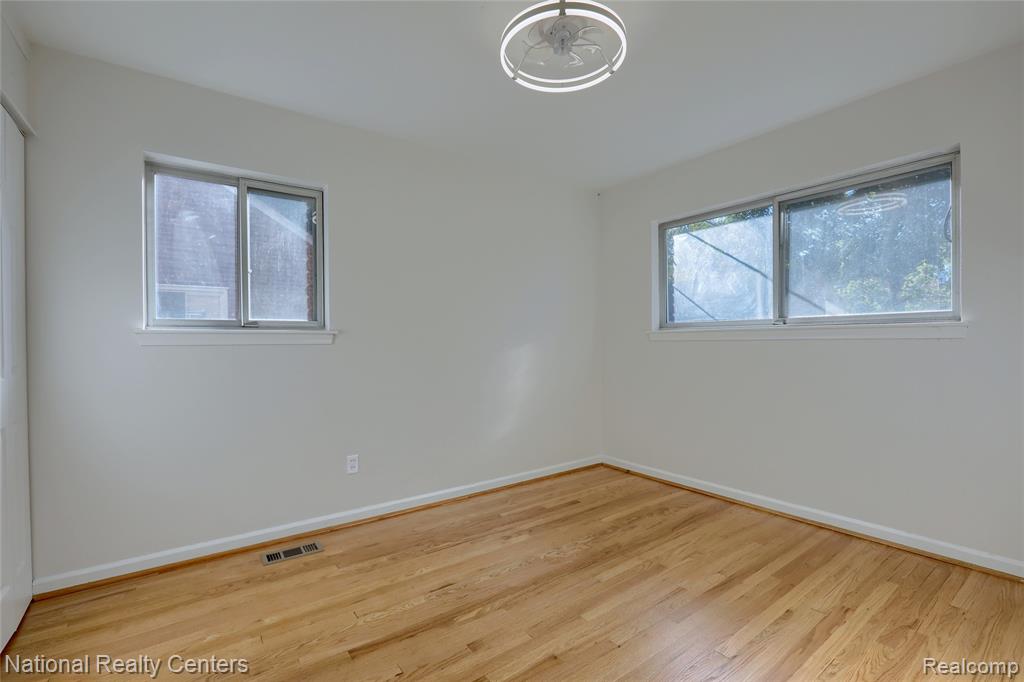 13369 Winchester Avenue, Huntington Woods, MI — Photo 14