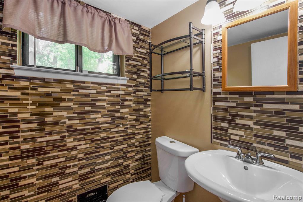 1817 Hamlet, Ypsilanti, MI 48198 — Photo 12