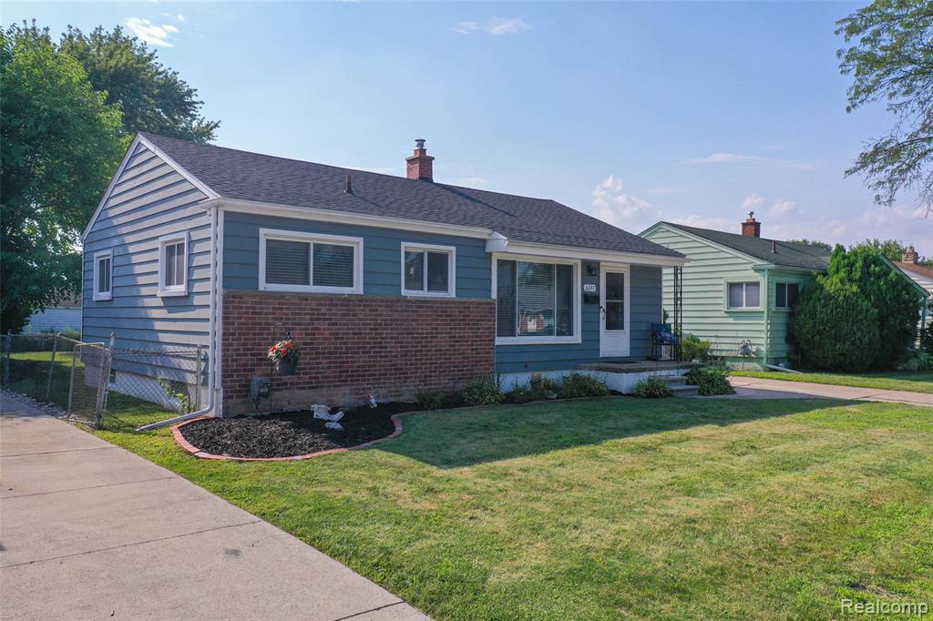 6647 Deering Street, Garden City, MI — Photo 2