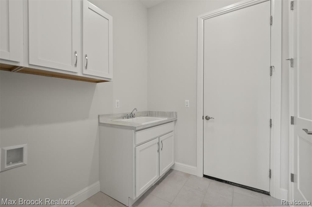 7477 Gramercy Circle, 17, West Bloomfield, MI — Photo 23