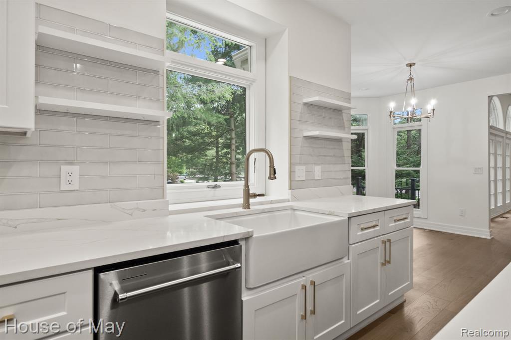 4743 S Ridge Drive, West Bloomfield, MI 48323 — Photo 6