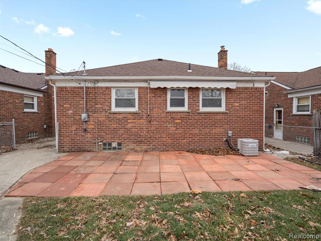 9120 SARASOTA, Redford, MI 48239 — Photo 26