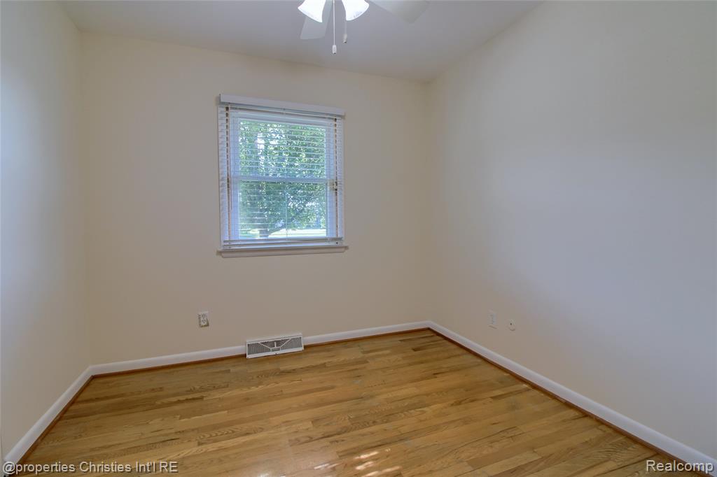 565 Center Ridge, South Lyon, MI 48178 — Photo 19