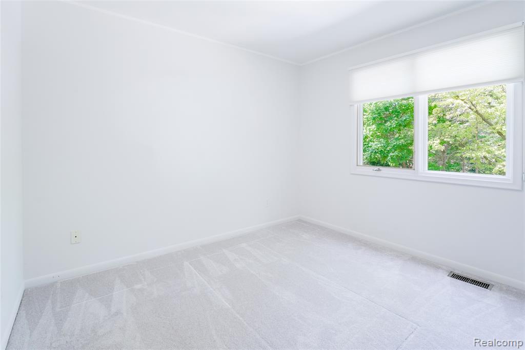 5105 Wah Ta Wah Drive, Clarkston, MI 48348 — Photo 18