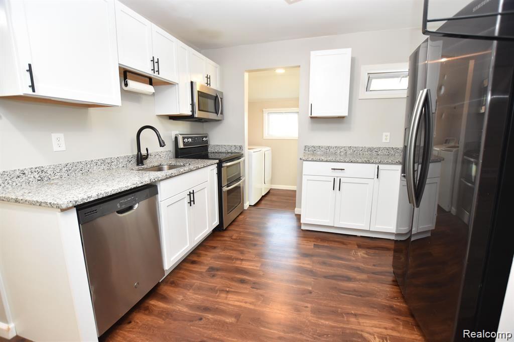 520 E KALAMA Avenue, Madison Heights, MI 48071 — Photo 7