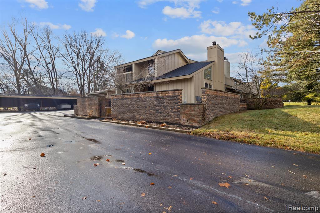 1561 S HILL Boulevard, Bloomfield Hills, MI 48304 — Photo 34