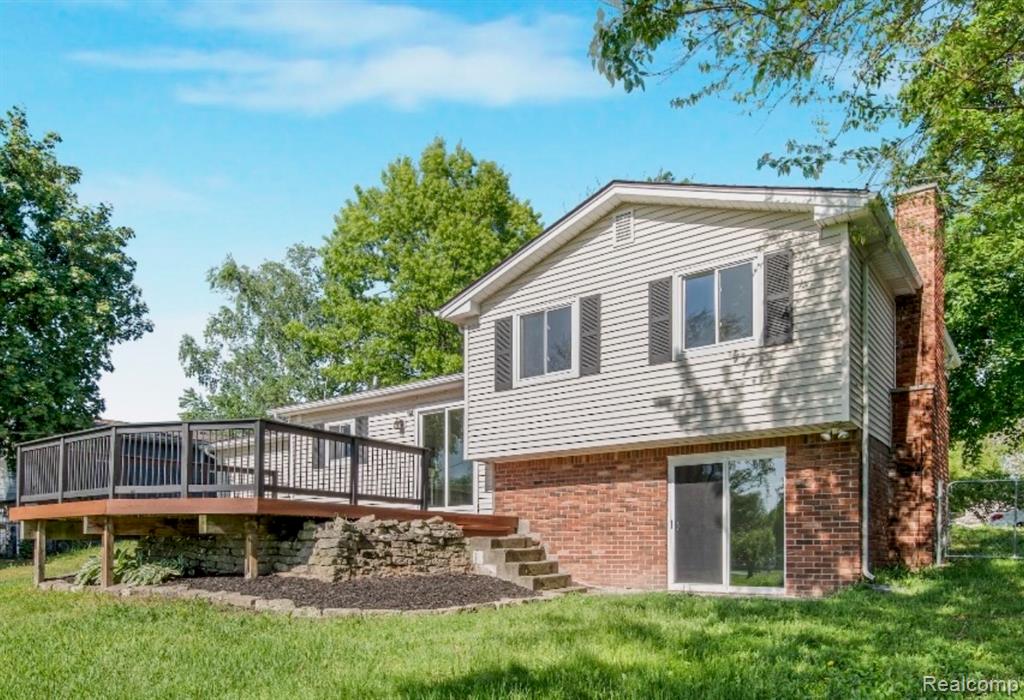 8965 Van Gordon Avenue, White Lake, MI — Photo 23