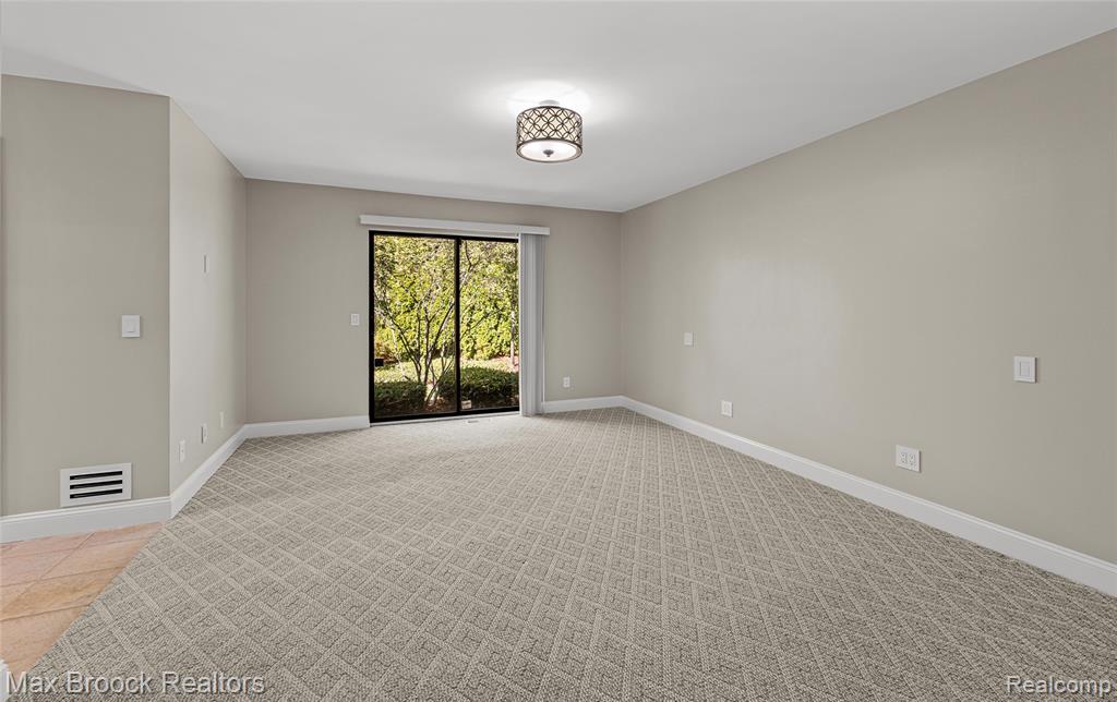 5163 Woodlands Drive, Bloomfield Hills, MI 48302 — Photo 16