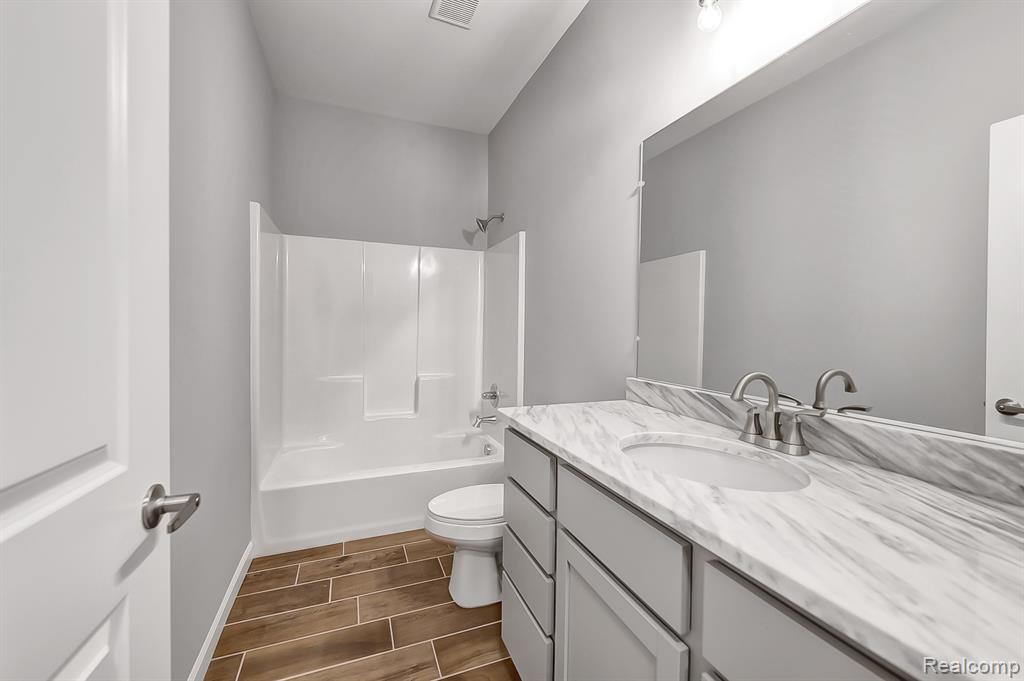 6064 Woodridge Lane, Grand Blanc, MI 48439 — Photo 4