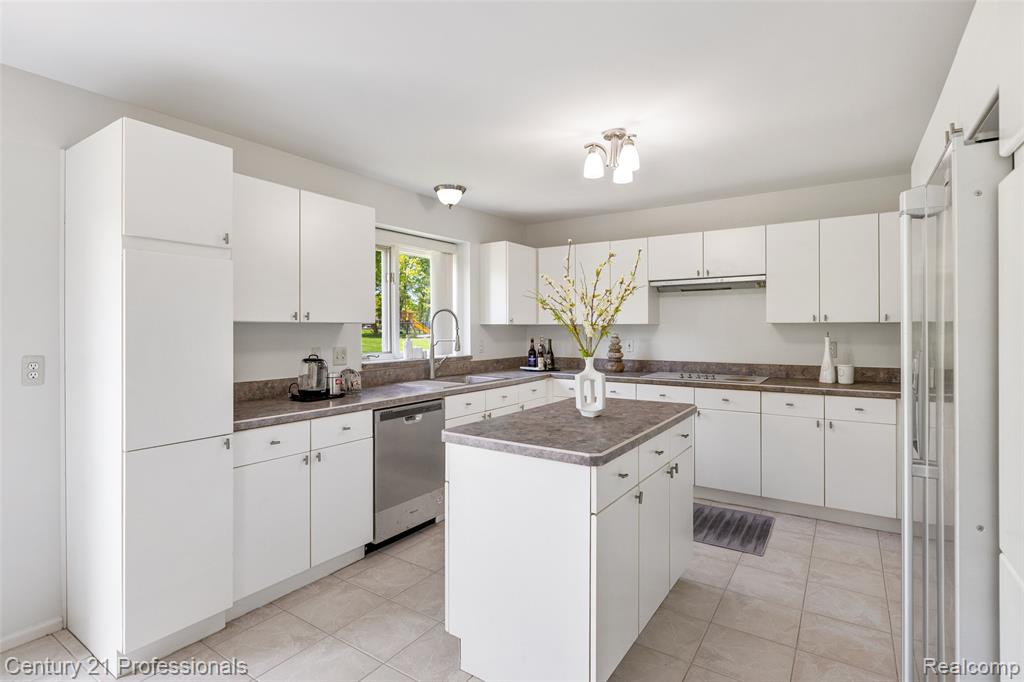 4136 Oakland Ridge Drive, Lake Orion, MI — Photo 35