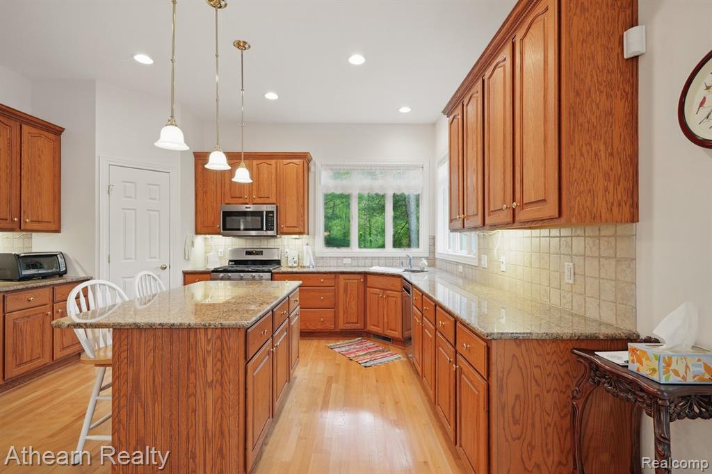 8373 Riverwalk Drive, Fenton, MI 48430 — Photo 38
