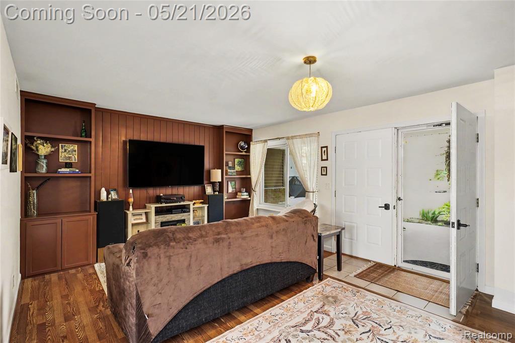 406 Fairwood Road, Pinckney, MI 48169 — Photo 9