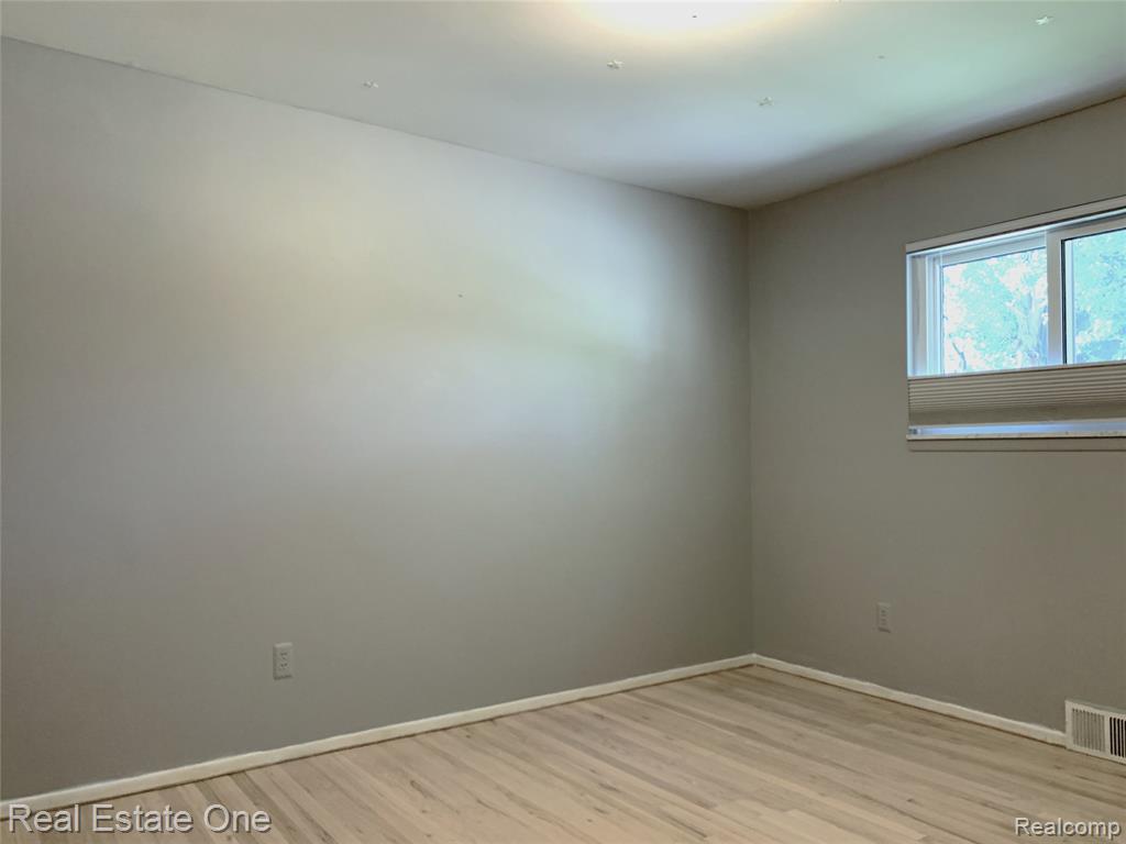 5051 FALMOUTH Drive, Troy, MI 48085 — Photo 25