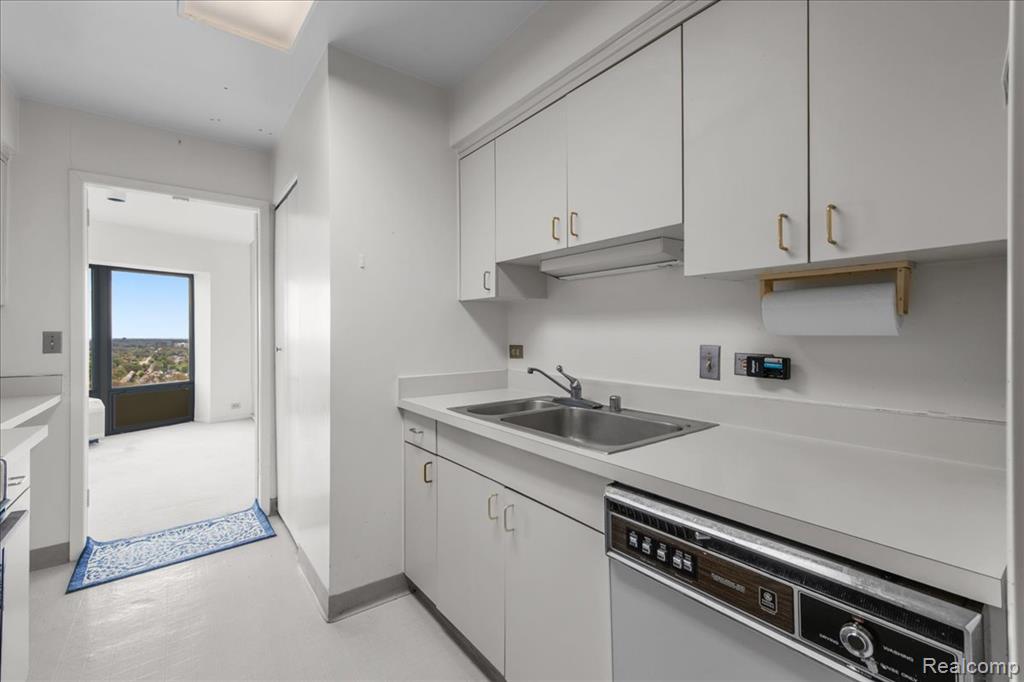5000 Town Center, 3303-3304, Southfield, MI 48075 — Photo 21
